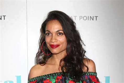 rosario dawson naked|Rosario Dawson strips COMPLETELY naked and refuses to let。